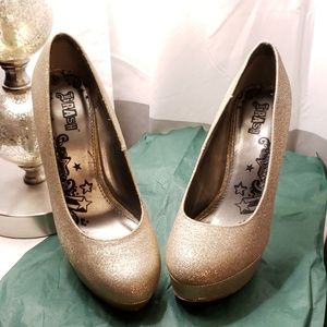 Wide 7.5 5 1/4 inch heels Gold Sparkle